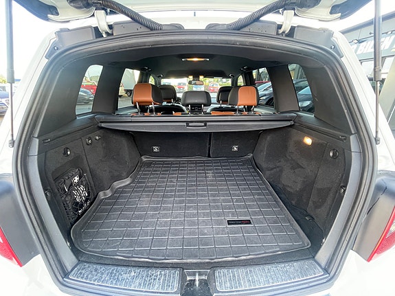 Mercedes-Benz GLK350 16 of 30