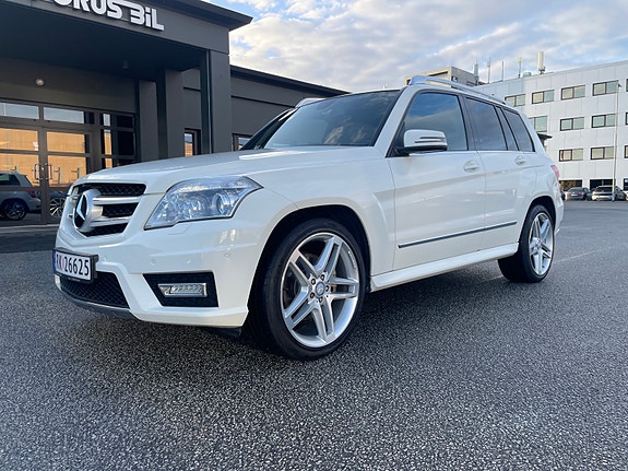 Mercedes-Benz GLK350 10 of 30