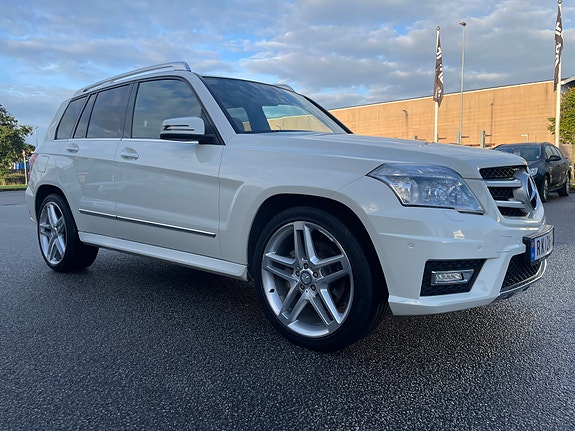 Mercedes-Benz GLK350 7 of 30