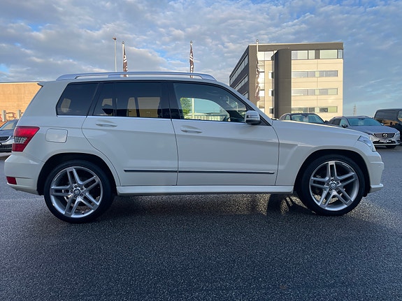 Mercedes-Benz GLK350 6 of 30