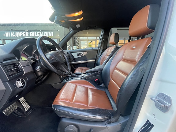 Mercedes-Benz GLK350 12 of 30