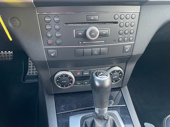 Mercedes-Benz GLK350 26 of 30