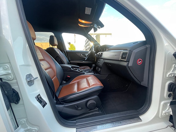 Mercedes-Benz GLK350 13 of 30