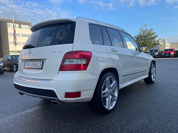 Mercedes-Benz GLK350 5 of 30