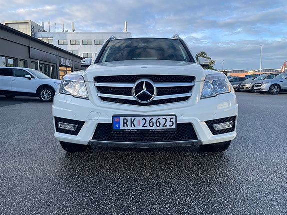Mercedes-Benz GLK350 8 of 30