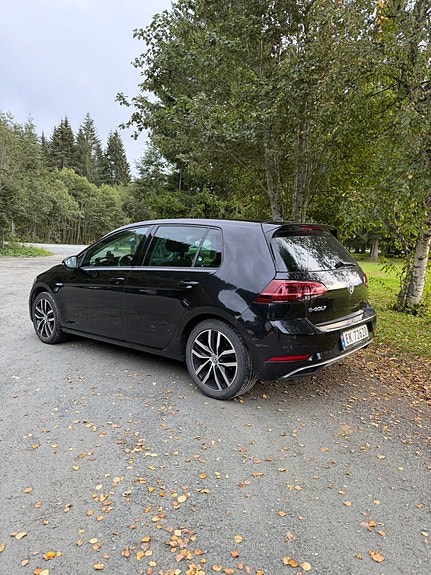 Volkswagen e-Golf VII 4 of 13