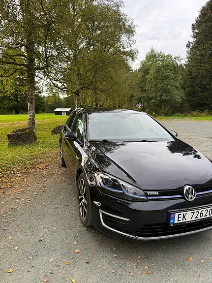 Volkswagen e-Golf VII 3 of 13