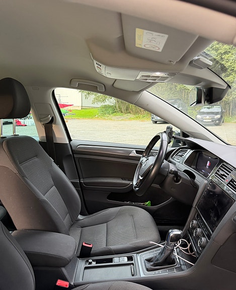 Volkswagen e-Golf VII 8 of 13