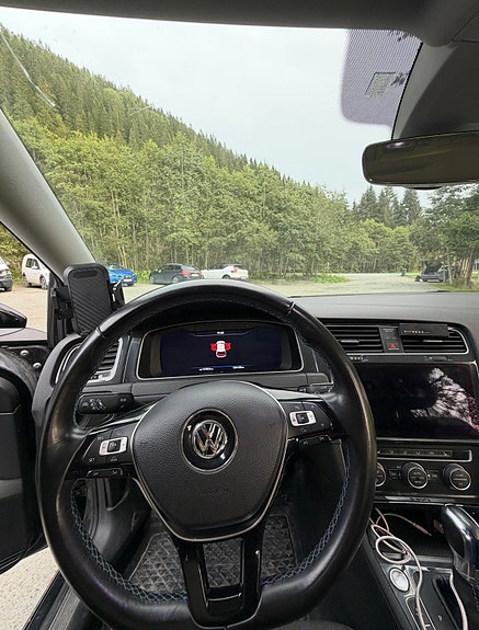 Volkswagen e-Golf VII 11 of 13