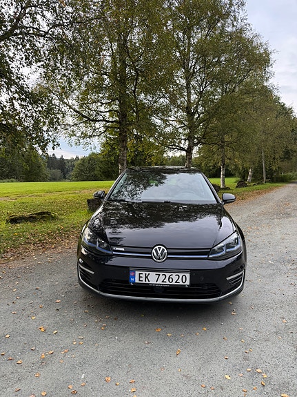 Volkswagen e-Golf VII 2 of 13