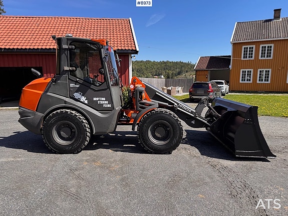 Hitachi ZW75 Hjullaster m/ skuffe, hydr.pallegaffel og 2 sett med dekk. 3 of 30