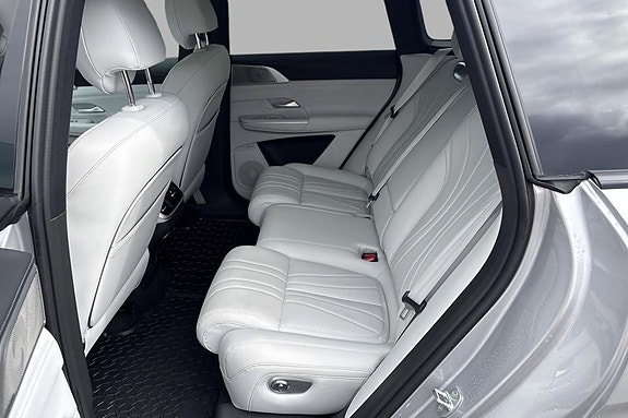 XPeng G9 11 of 14