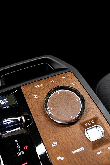 BMW iX 23 of 30