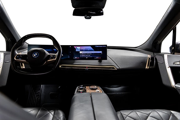 BMW iX 4 of 30