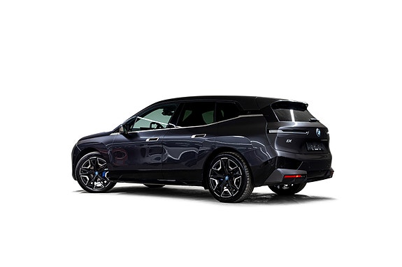 BMW iX 11 of 30