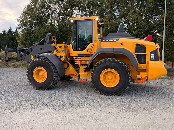 Volvo L110H 2 of 30