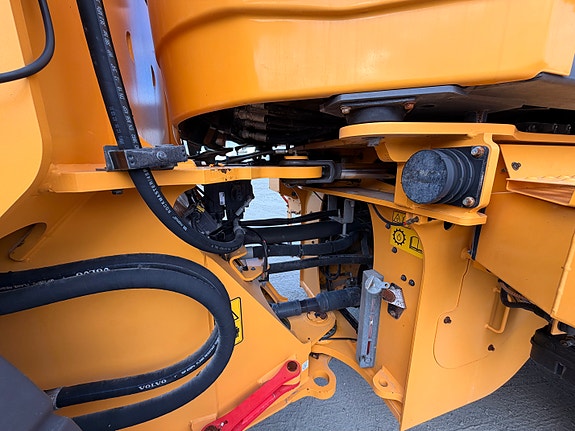 Volvo L110H 13 of 30