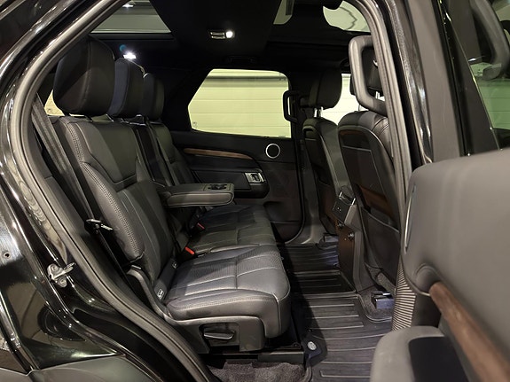 Land Rover Discovery 13 of 30