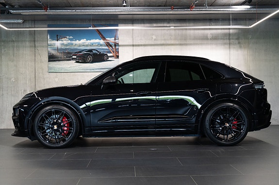 Porsche Macan 2 of 30