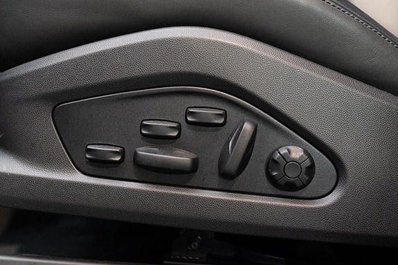 Porsche Macan 16 of 30