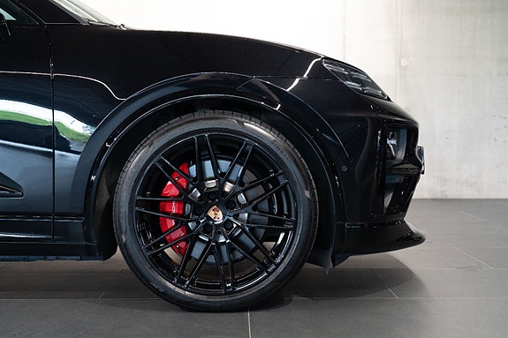 Porsche Macan 28 of 30