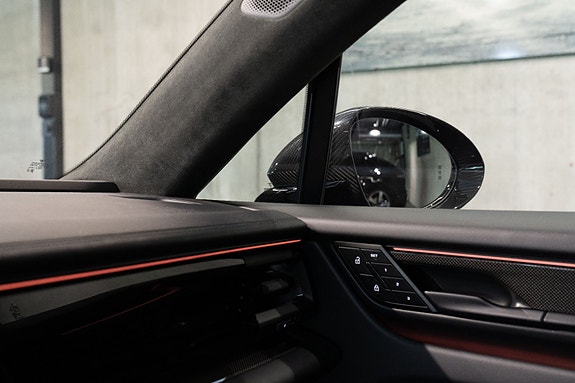 Porsche Macan 24 of 30