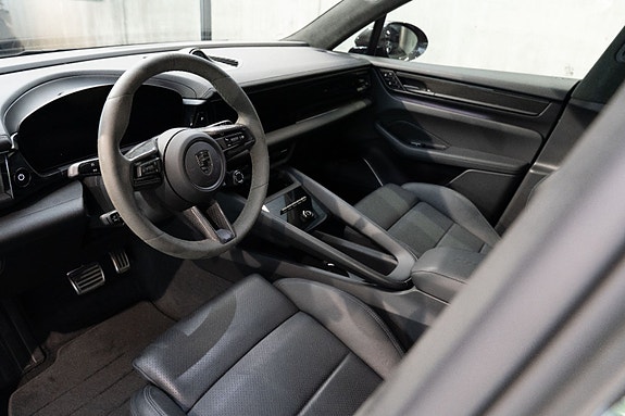 Porsche Macan 13 of 30