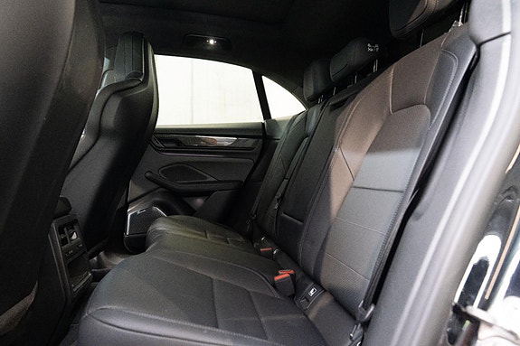 Porsche Macan 12 of 30