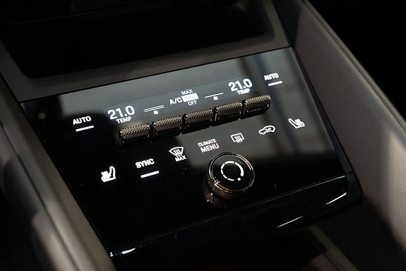 Porsche Macan 23 of 30