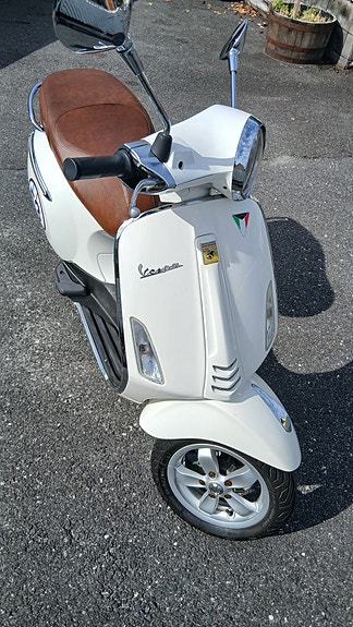 Vespa Primavera 50 2 of 11