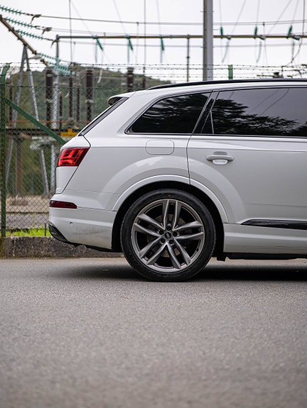 Audi Q7 7 of 30