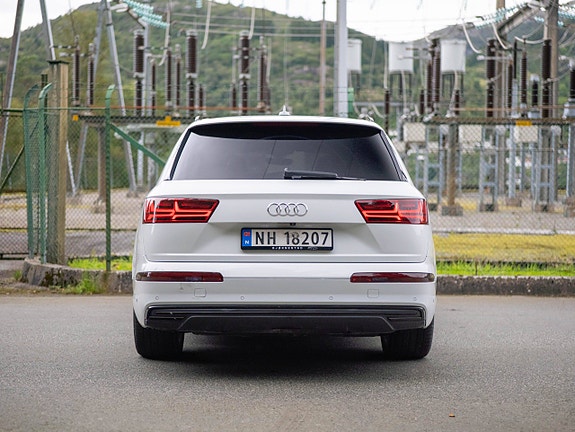 Audi Q7 12 of 30