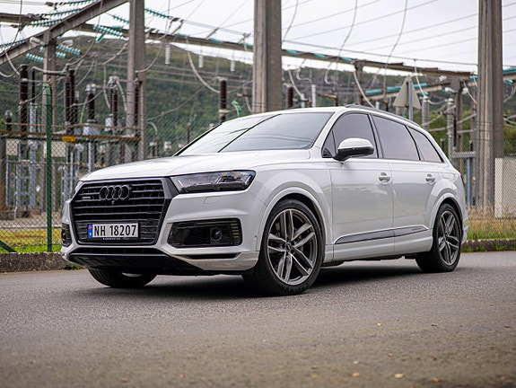 Audi Q7 2 of 30