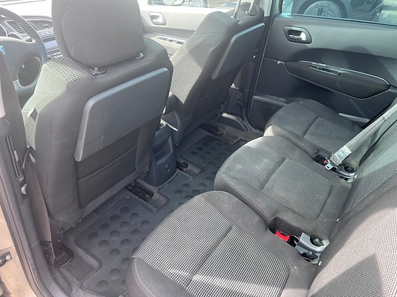 Peugeot 5008 10 of 13