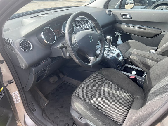 Peugeot 5008 9 of 13