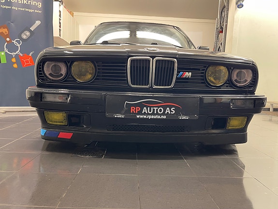 BMW 320i 6 of 30
