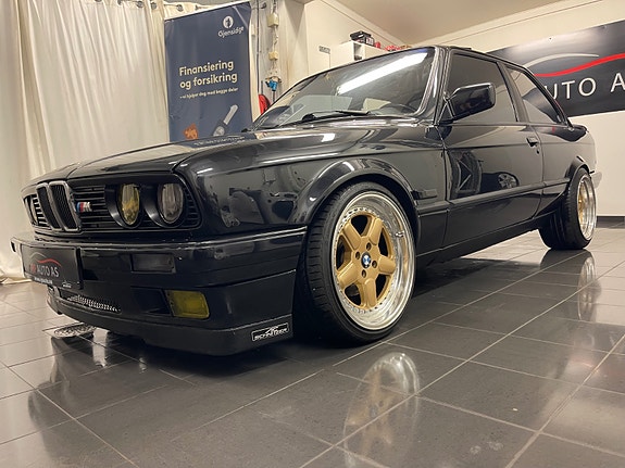 BMW 320i 10 of 30