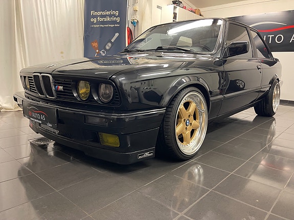 BMW 320i 7 of 30
