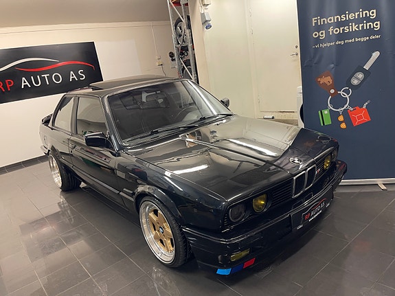 BMW 320i 5 of 30