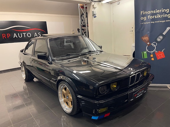 BMW 320i 3 of 30