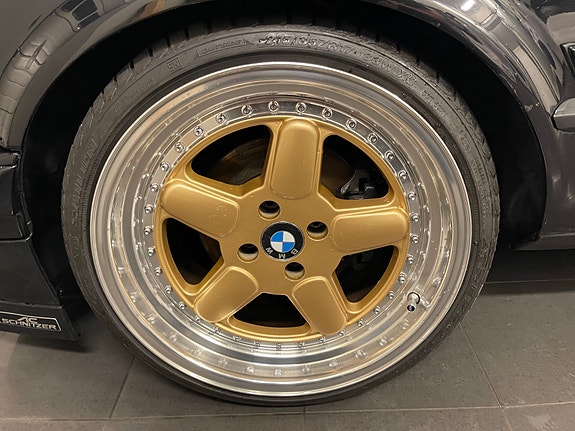 BMW 320i 30 of 30
