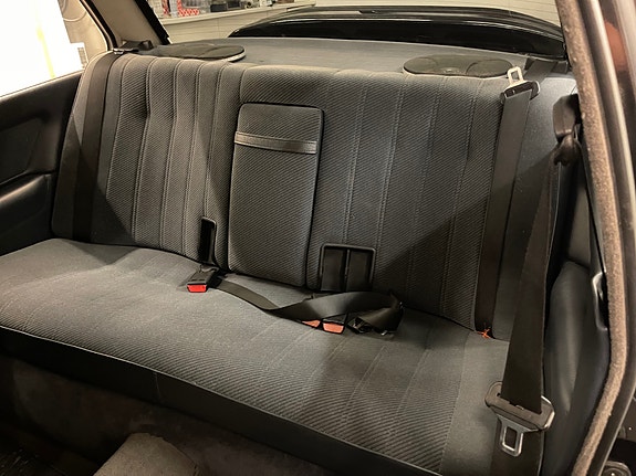 BMW 320i 24 of 30