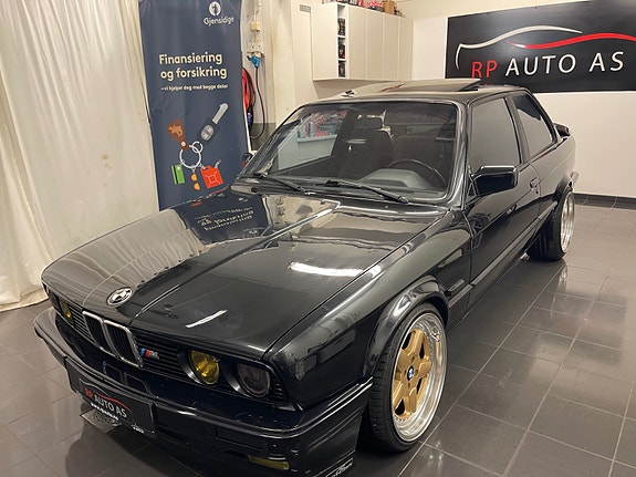 BMW 320i 9 of 30