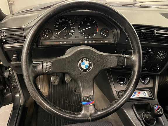 BMW 320i 18 of 30