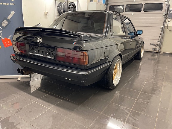 BMW 320i 15 of 30