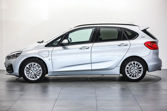 BMW 225xe 9 of 30