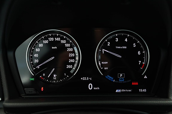 BMW 225xe 24 of 30