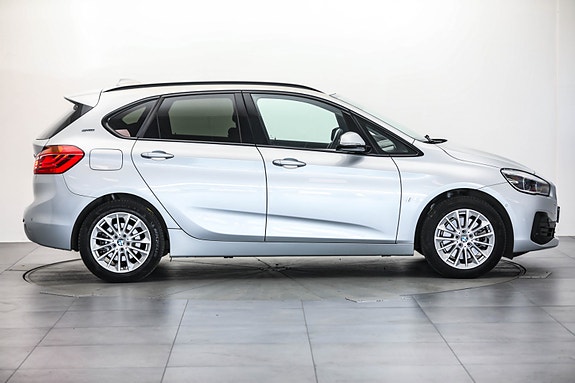 BMW 225xe 4 of 30