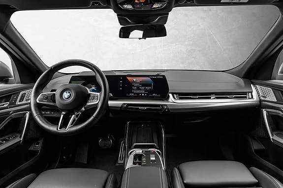 BMW iX2 16 of 30