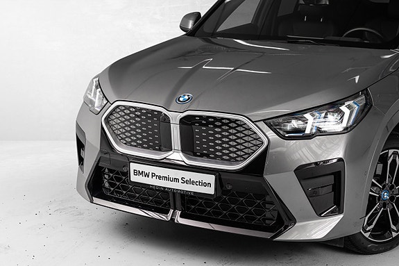 BMW iX2 2 of 30